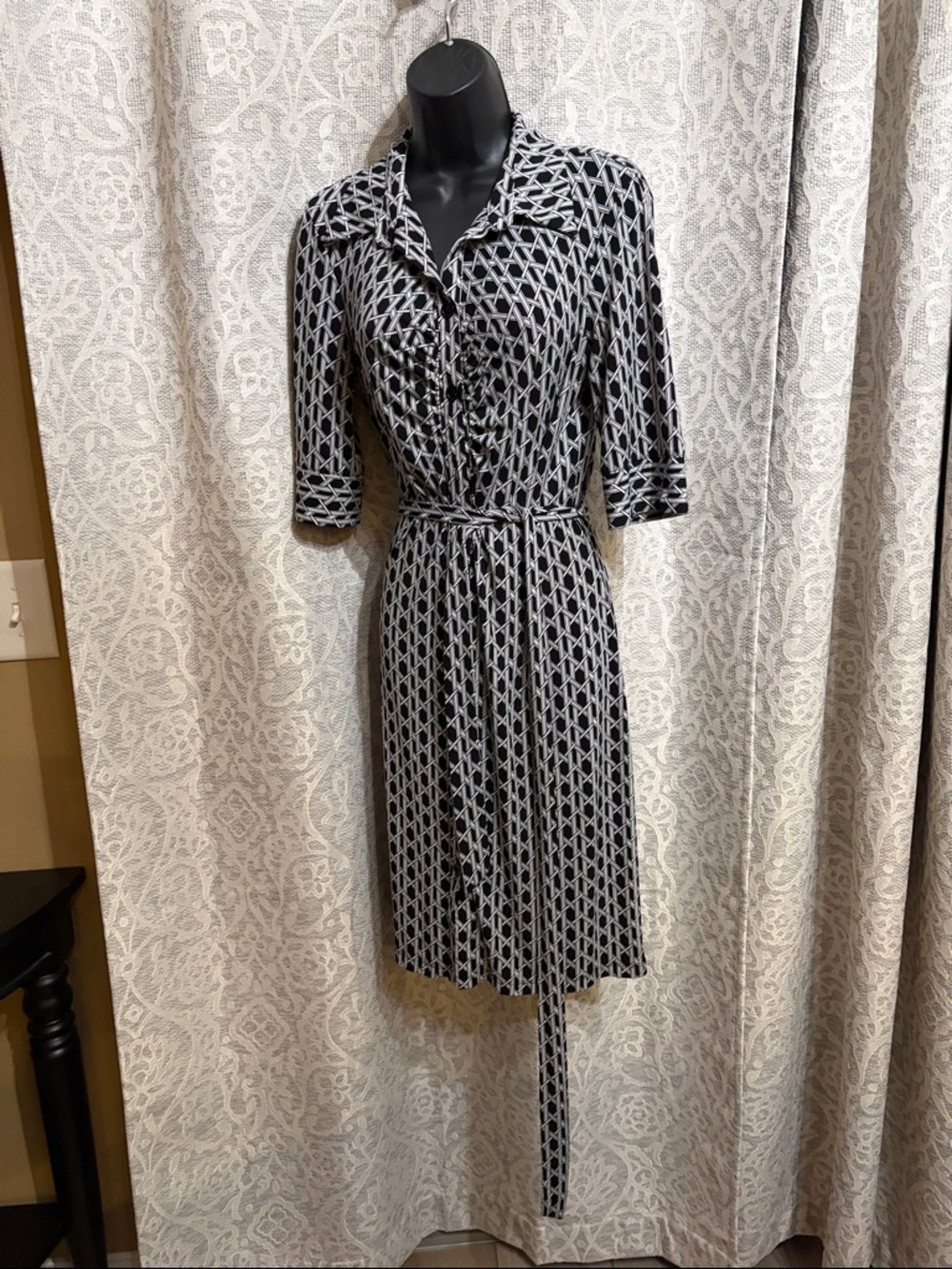 Laundry by Shelli Segal Black & White Geometric Shirt Dress with Belt - size 10